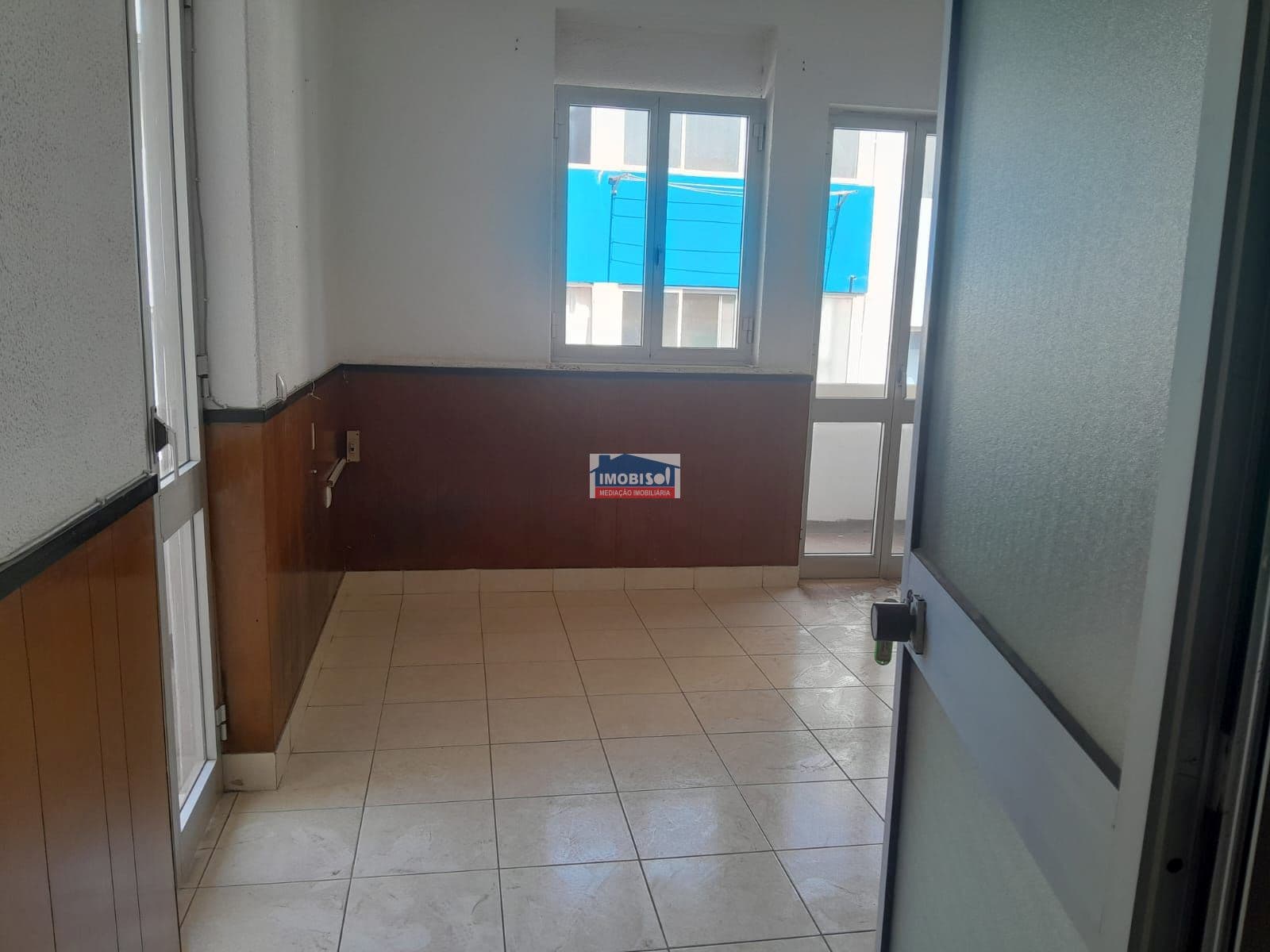 Commercial space for rent in Praia, Santiago — foto principal