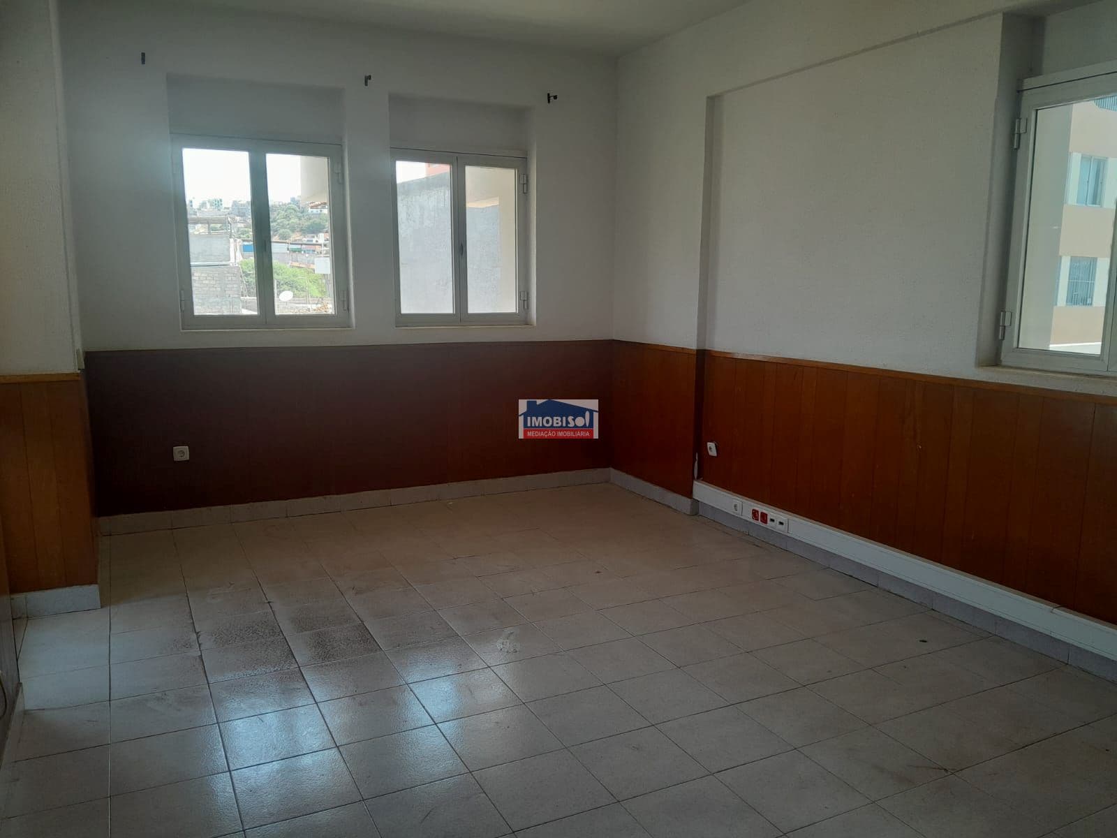 Commercial space for rent in Praia, Santiago — foto 2