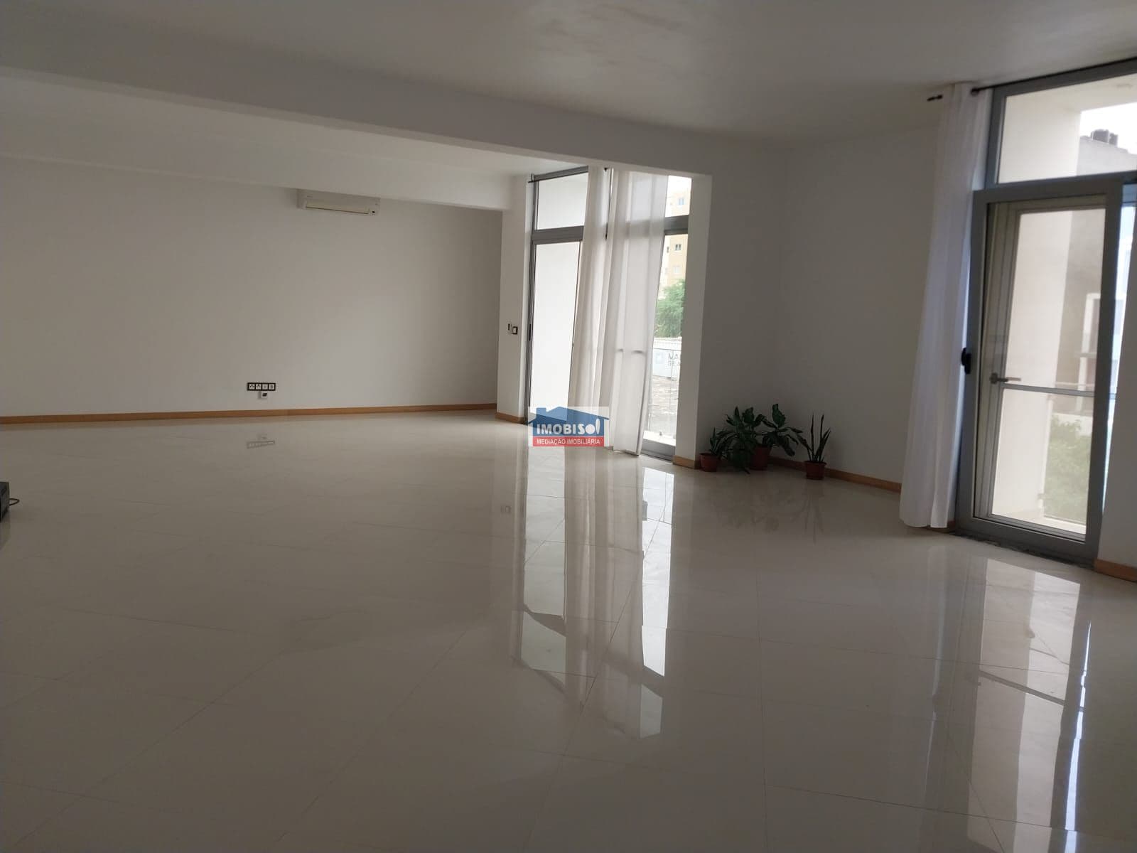 Apartamento T3 para arrendamento na Praia, Santiago — foto 2
