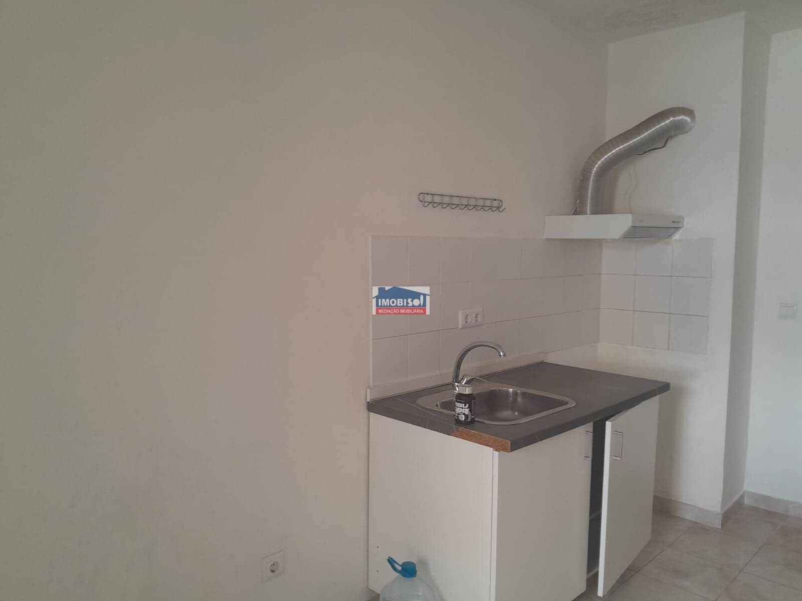 Apartamento T2 para arrendamento na Praia, Santiago — foto principal